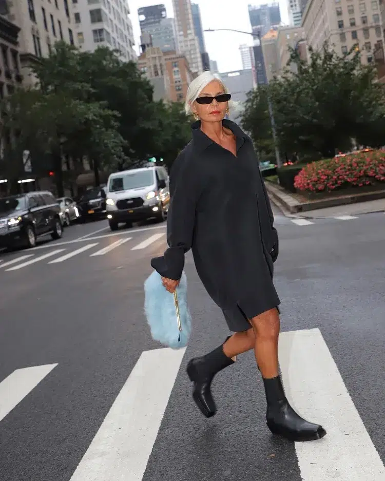 robe chemise noire oversize femme 50 60 ans style grece ghanem tenue tendance automne 2023