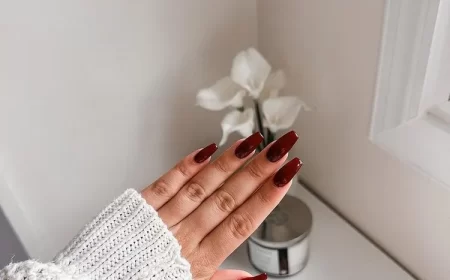 tendance vernis automne hiver 2023 cherry mocha nails