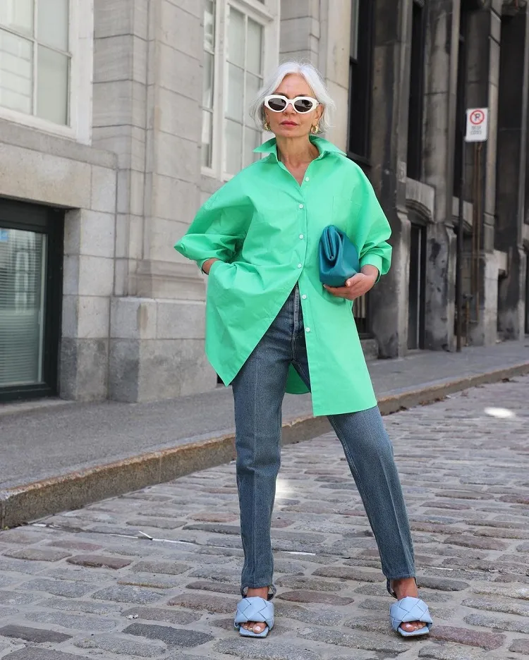 tenue moderne femme 50 60 ans porter jeans slim en soirée