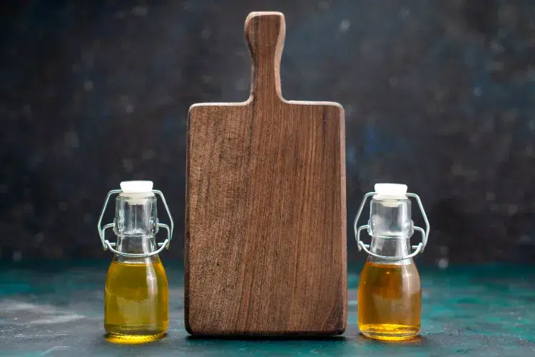 huile minérale enlever les taches sur une planche a decouper en bois plastique huile citron