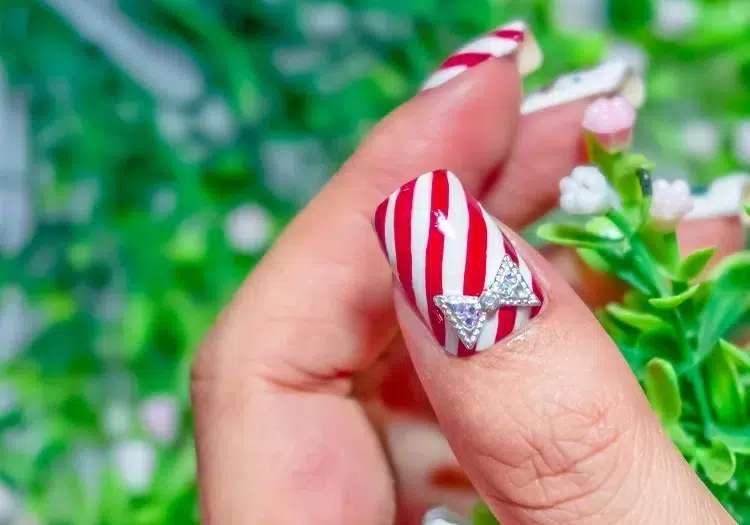 tendance ongles de noël chic