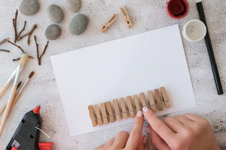 bricolage noel avec galets activité manuelle enfant adulte rennes père noel étapes