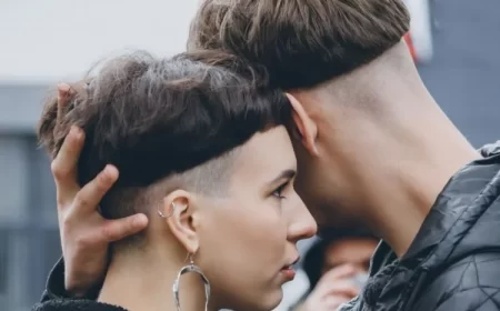 coupe au bol 2024 tendance coiffure femme homme androgyne
