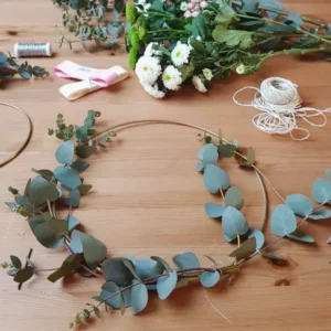 décoration avec eucalyptus fabriquer soi meme bricolage couronne hiver