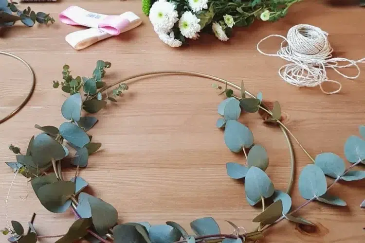 décoration avec eucalyptus fabriquer soi meme bricolage couronne hiver