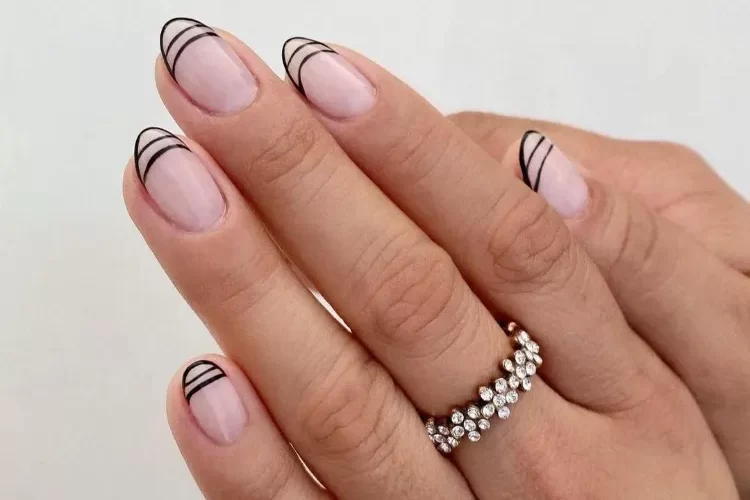 manucure graphique minimaliste tendance nail art ongles janvier 2024