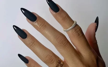 manucure tendance black nail theory tendance tiktok noir art noir ongles en gel