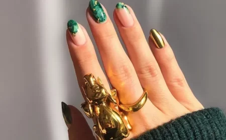 manucure vert sapin noël 2023 déco ongles basecoatstories