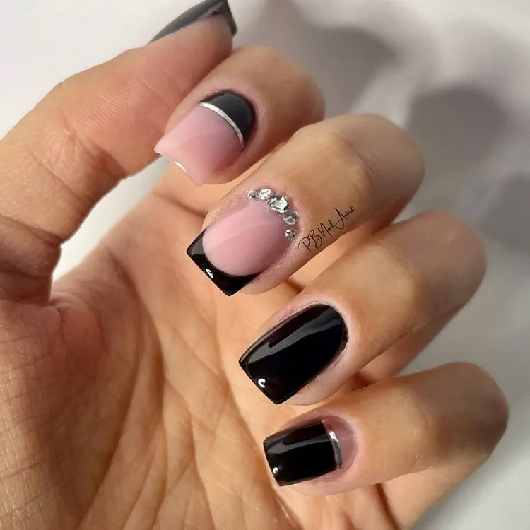 nail art festif nouvel an 2023 ongles noirs