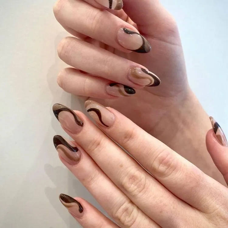 nails art déco ongles taupe brun