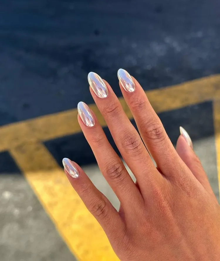 nude metalic nails ongles métallisés effet chrome