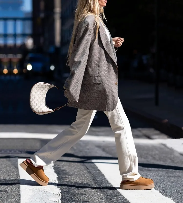 porter des bottes ugg femme 50 ans au bureau