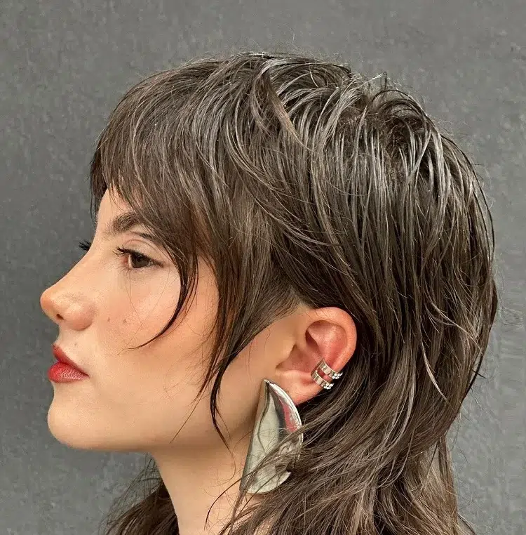 tendance cheveux courts coupe coiffure 2024 femme wolf cut