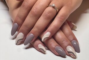 tendance manucure couleur vernis ongles taupe