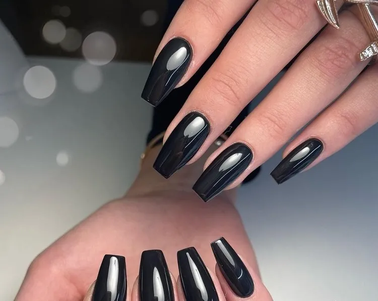 tendance manucure novembre ongles en gel noir black nail theory tiktok