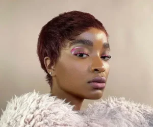 tendances cheveux femme 2024 coupes courtes pixie buzz cut crâne rasée