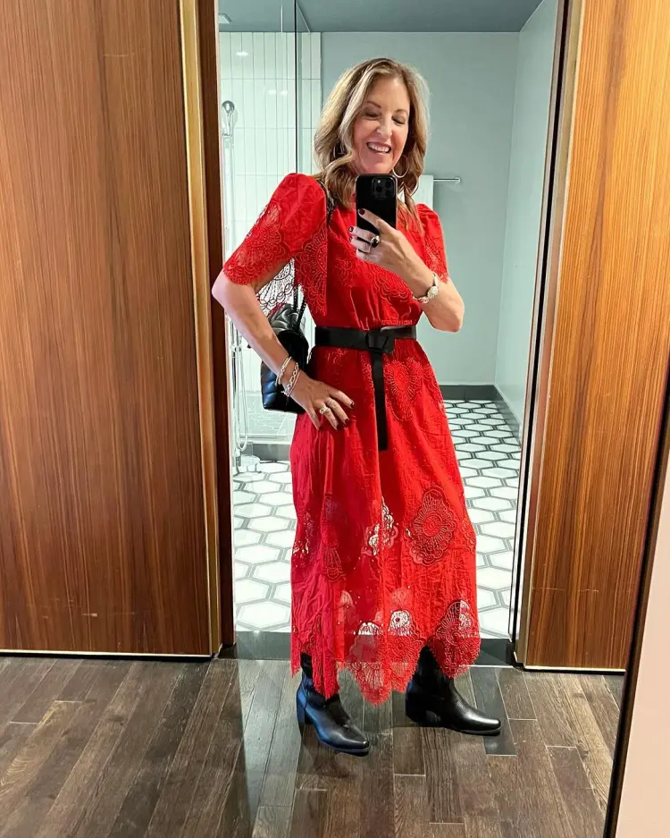 tenue de noël femme 60 ans chic robe rouge 