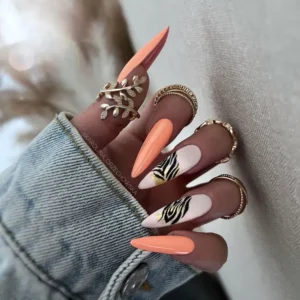 manucure orange pastel peach fuzz pantone 2023 2024 nails
