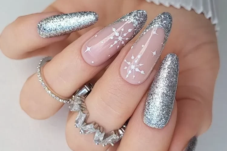 ongles argentés idées fetes noel bleu rose manucure