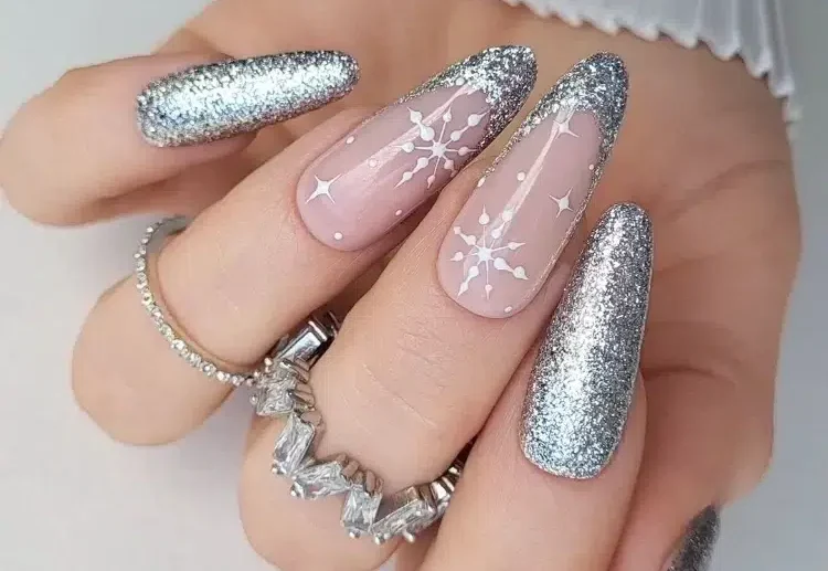 ongles argentés idées fetes noel bleu rose manucure