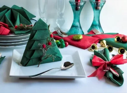 pliage de serviette sapin de noël pour table