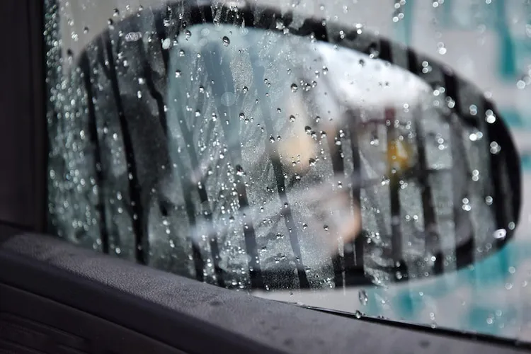 comment éliminer la condensation dans la voiture baisser fenêtres équilibre température intérieure extérieure démarrer chauffage froid