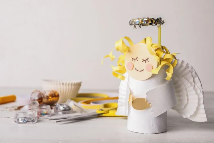 comment faire un ange en rouleau de papier toilette vide idée déco facile et rapide enfants