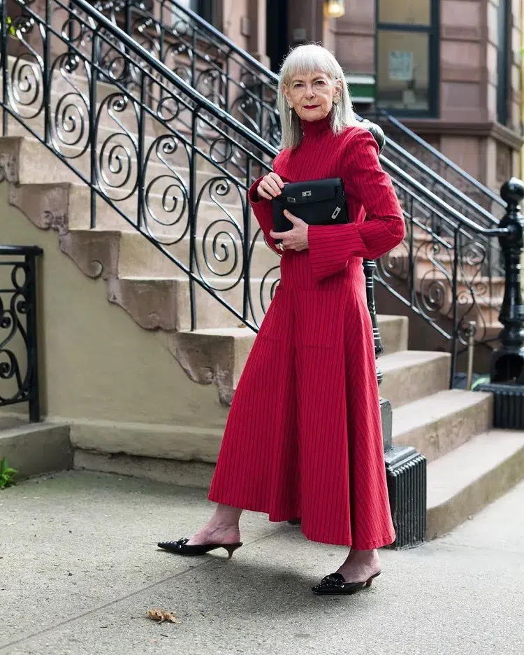 comment porter une robe longue rouge femme 60 ans hiver 2023 2024