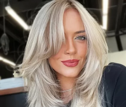 couleur cheveux tendance 2024 femme janvier blond arctique
