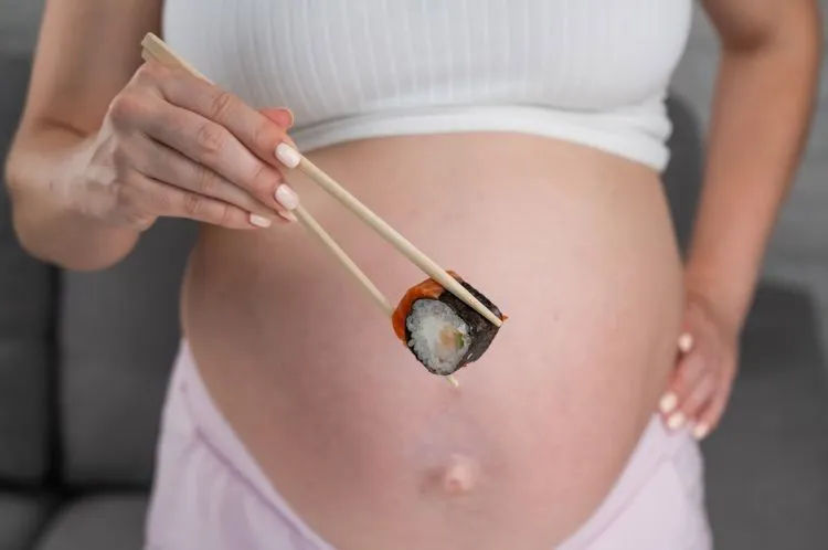 est ce qu une femme enceinte peut manger du saumon fumé pourquoi