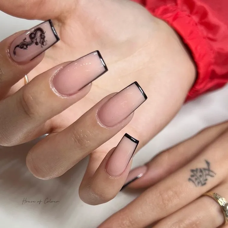 french nail art noir onges carrés manucure française minimaliste