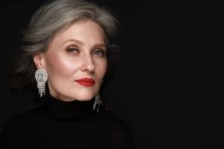 maquillage rajeunissant femme 50 ans 40 ans astuces conseils pratiques routine beauté peau mature