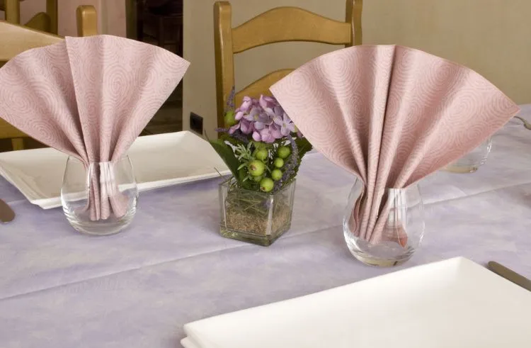 pliage de serviettes en papier facile éventail pour décoration de table fetes