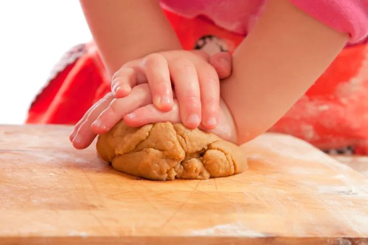 recette maison pain d'épice à partir de zéro avec enfants de la maternelle par étapes