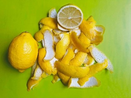 yellow,and,white,lemon,peel,on,a,light,green,background.
