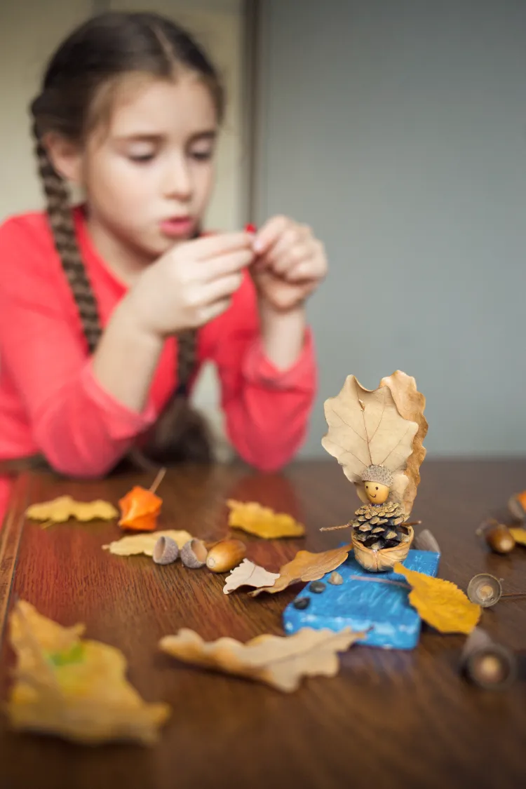 bricolage avec des coquilles de noix feuilles loisirs créatifs activités manuelles enfants