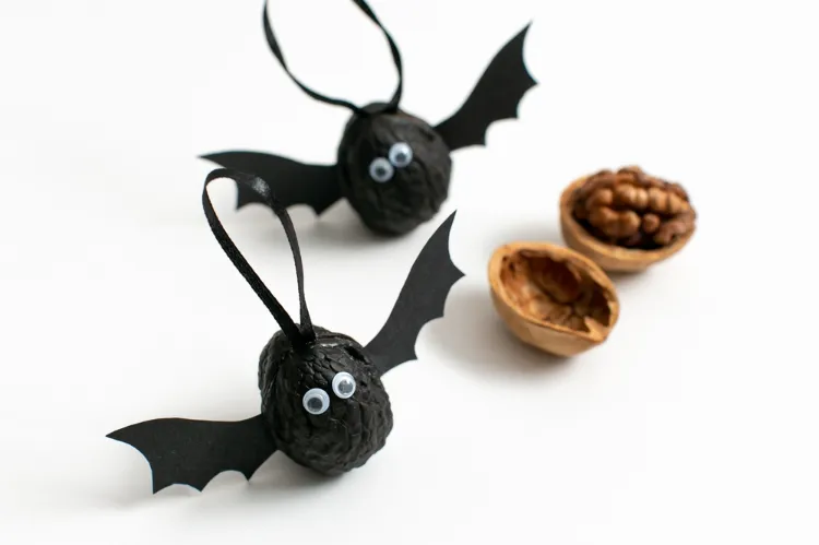 bricolage avec des noix loisirs créatifs activités manuelles enfants chauve souris halloween