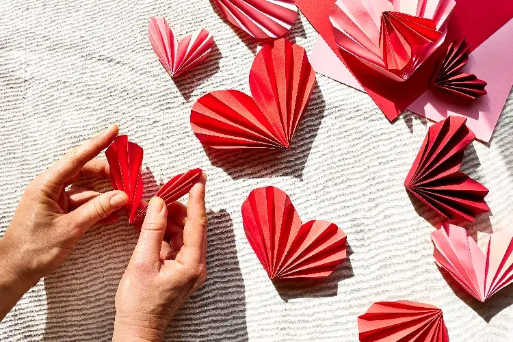 comment faire un cœur en papier facile par étapes idée pliage accordéon
