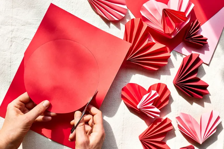 comment faire un cœur en papier par étapes pour la saint valentin idées faciles accordéon