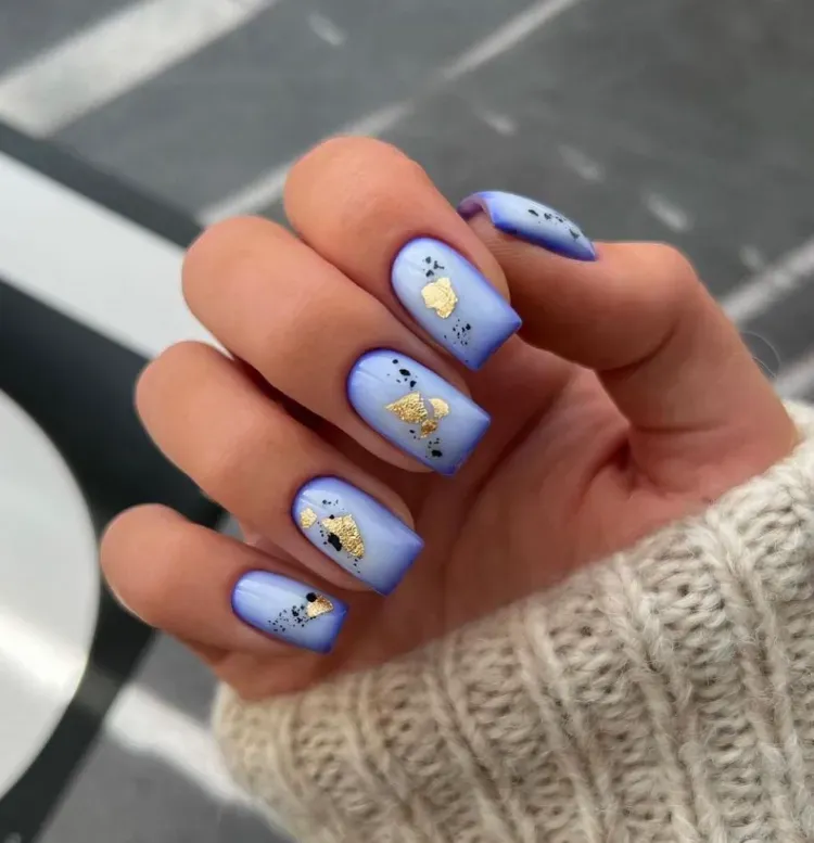 décorations dorées manucure longue denim ongles en gel bleu 2024 nails 