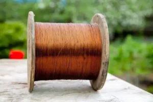 mettre du cuivre dans le jardin