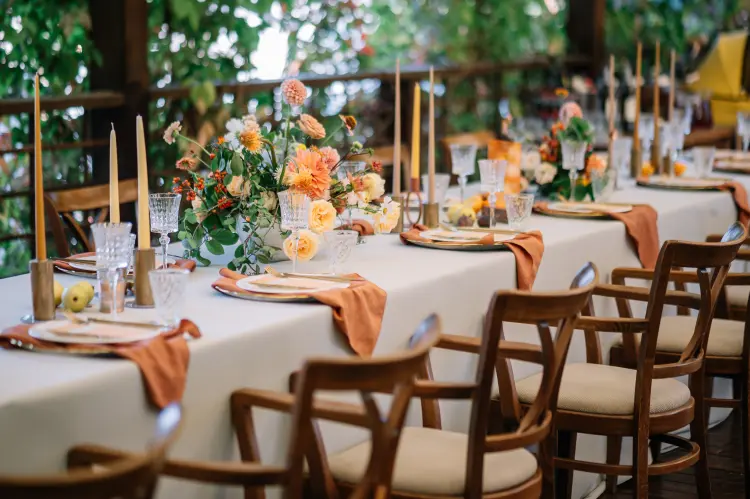 table mariage décoration tendance 2024 fleurs couleurs 