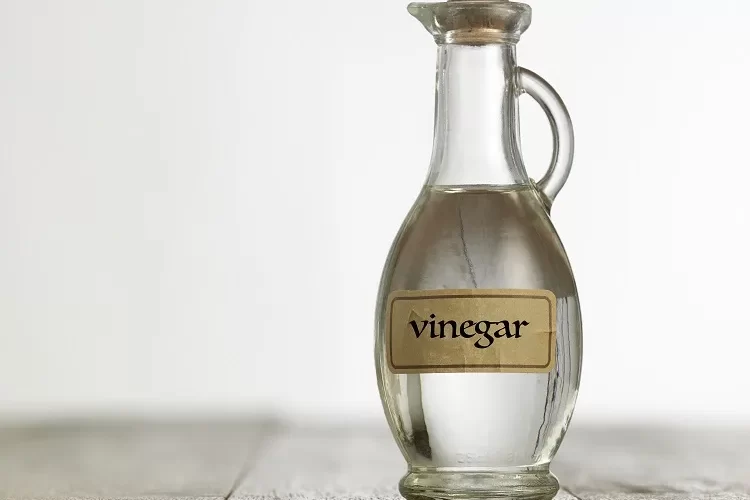 comment enlever la mousse avec du vinaigre blanc bicarbonate de soude gros sel savon noir recettes anti mousse