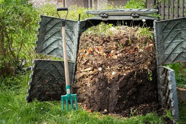 stockage compost dans un bac methode facile gain place amendement