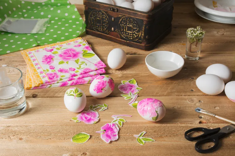 comment faire le découpage pour paques avec des serviettes en papier pour décorer les œufs tuto étapes