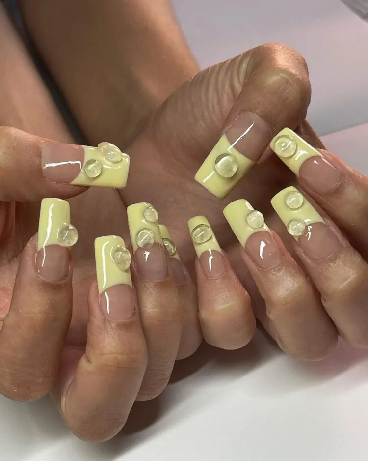 ongles moderne vernis à ongles couleur jaune beurre 