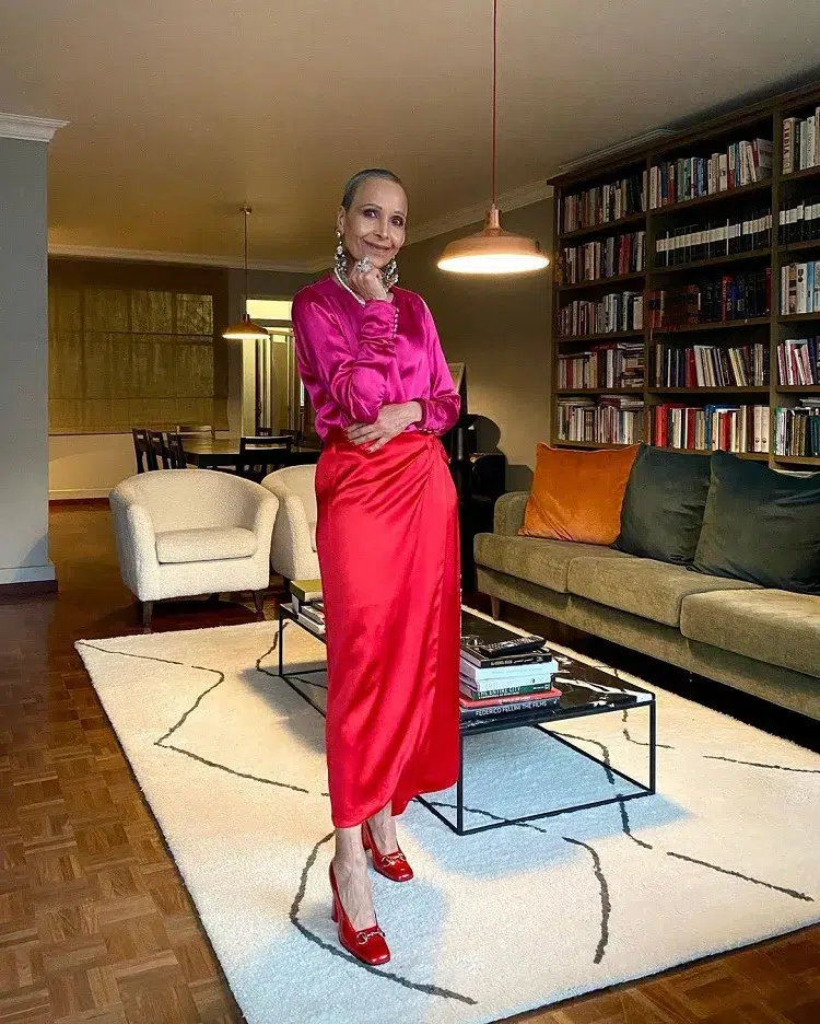 tenue deux pieces robe chemise rose rouge femme 50 ans look anti âge mariage