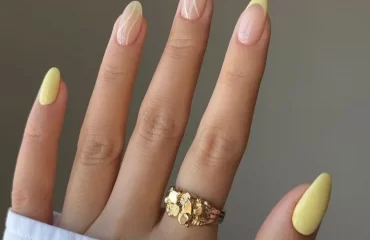 vernis à ongle tendance printemps jaune beurre swirl nails nailsbyalsn instagram