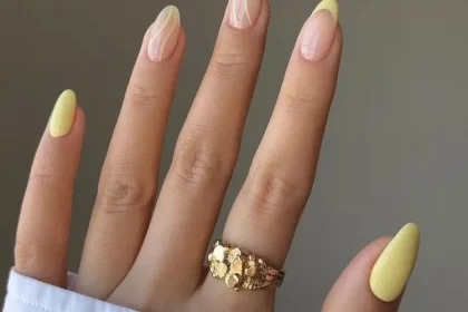 vernis à ongle tendance printemps jaune beurre swirl nails nailsbyalsn instagram