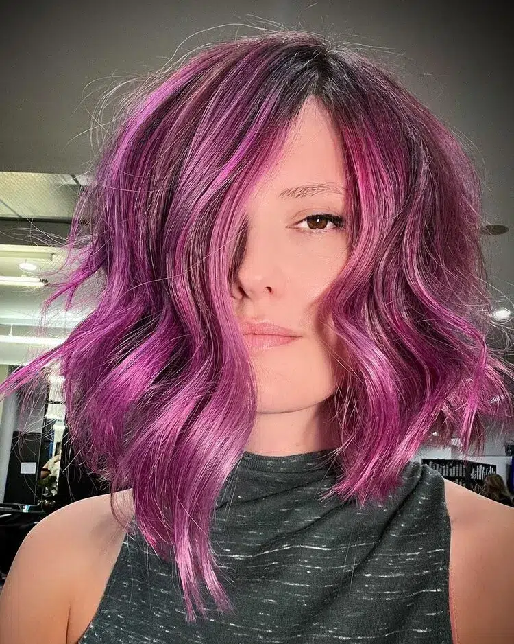 coloration cheveux violet pastel bon asymétrique